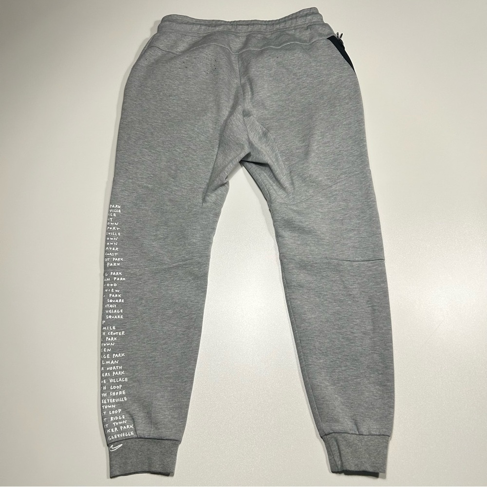 Nike Men's Tech Fleece "Chi City List" Joggers Grey Size Medium - Picture 2 of 6